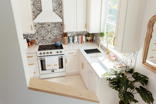 Building Photo - 610 38th St