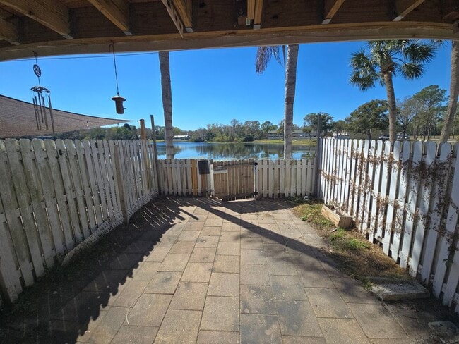 Building Photo - 2-Bedroom, 2-Bathroom Condo in Land O' Lakes