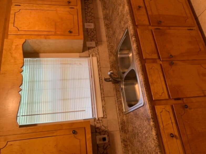 Building Photo - 420 Oscar St