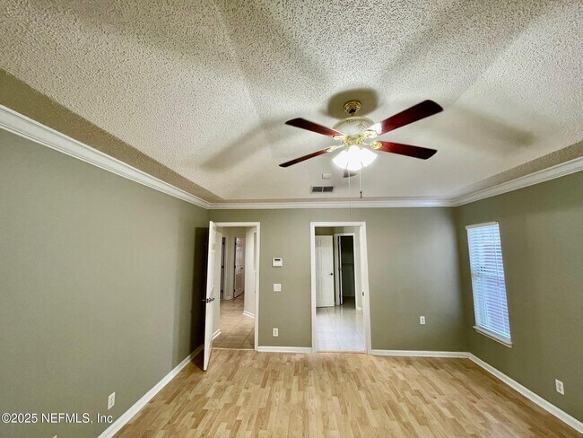 Building Photo - 2127 Forest Gate Dr W