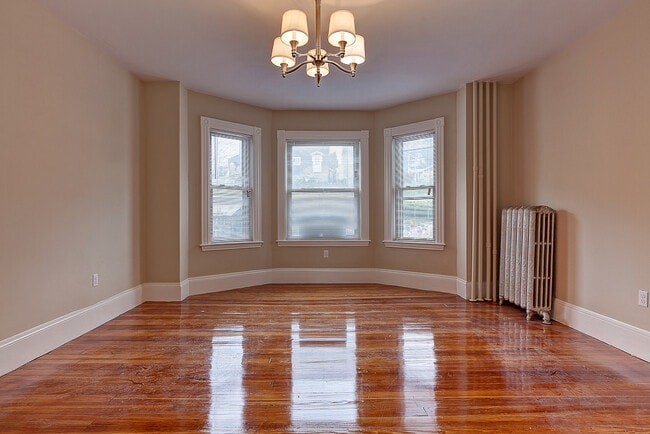 Building Photo - 92 Gladstone St