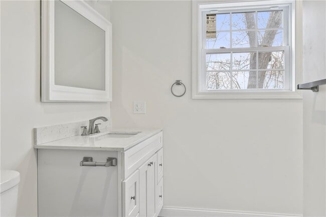 Building Photo - 24 Blackburn St