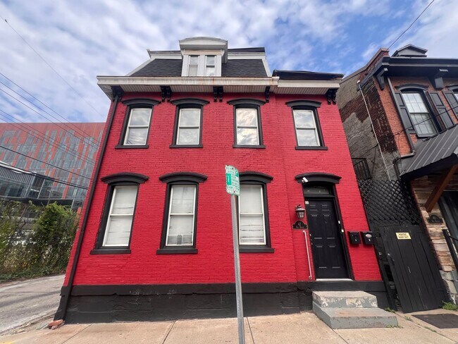 Primary Photo - 42 Van Braam St