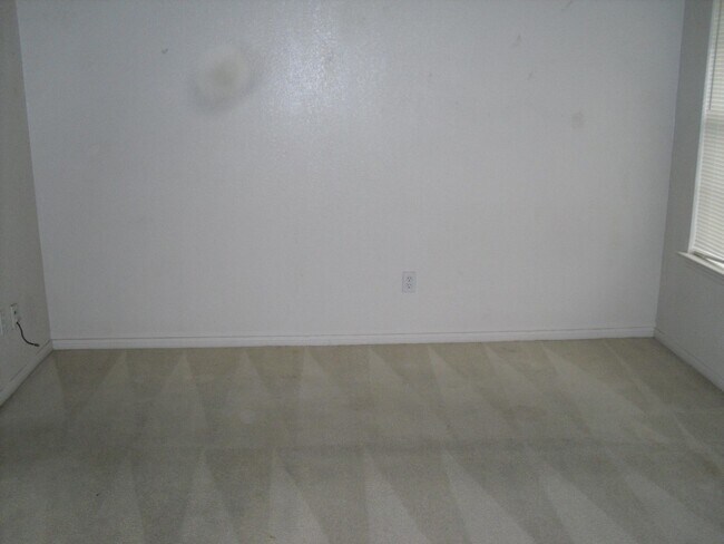Building Photo - 4201 Windwood Dr