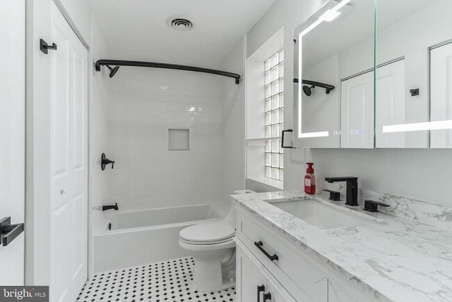 Building Photo - 1711 South St