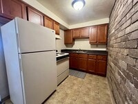 Building Photo - Amazing One Bedroom on the Second Floor! B...