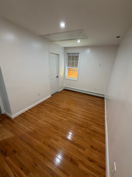 Building Photo - 132 Oakfield Ave