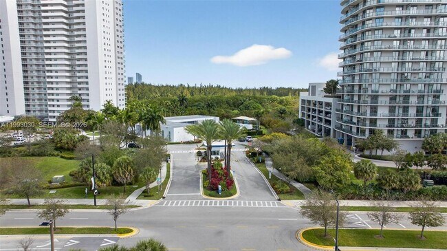 Building Photo - 15051 Royal Oaks Ln