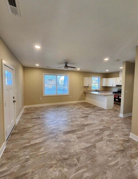 Building Photo - 2094 Dowd Ave