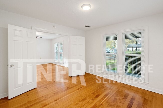 Building Photo - 143 Earl Ave