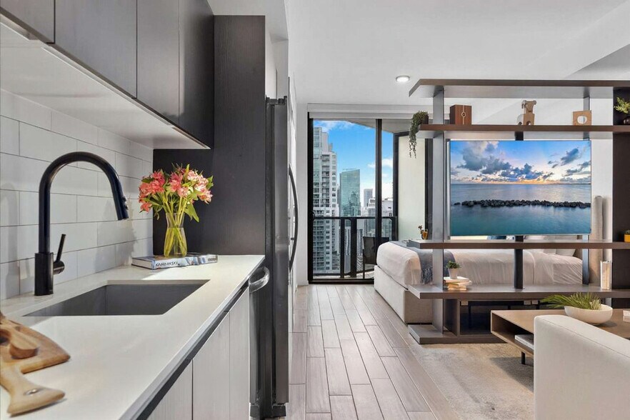 Building Photo - 398 NE 5th St