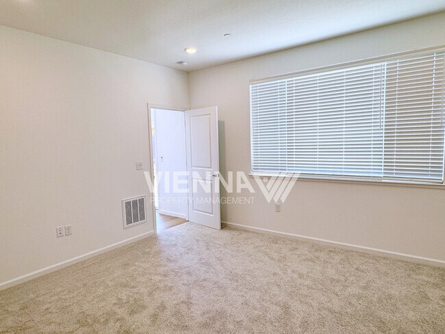 Building Photo - 1568 Edgewood Ln