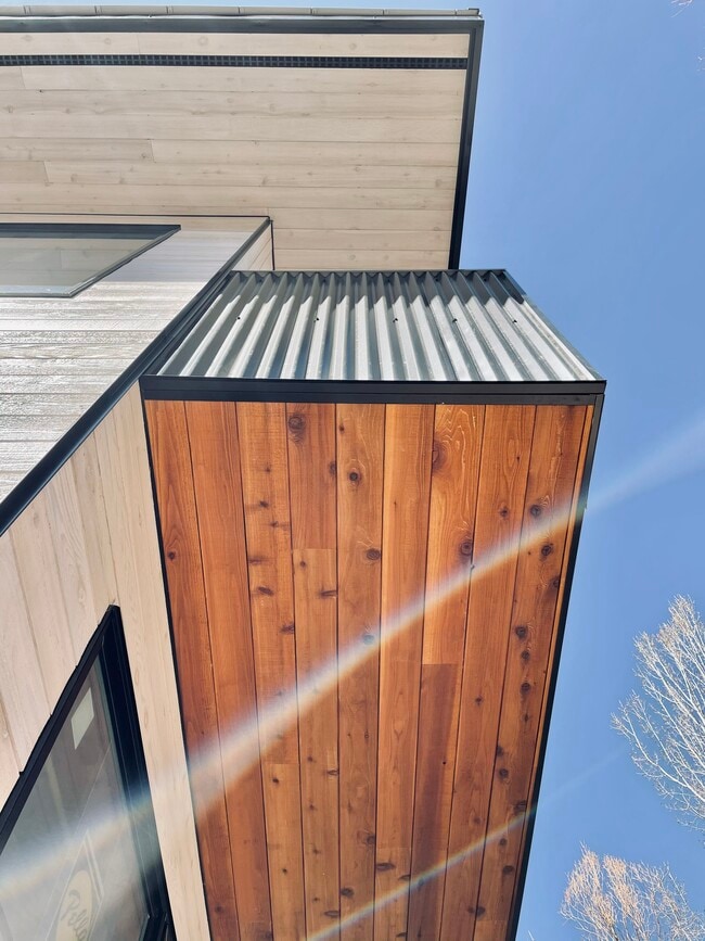 Building Photo - 265 Crabtree Ln