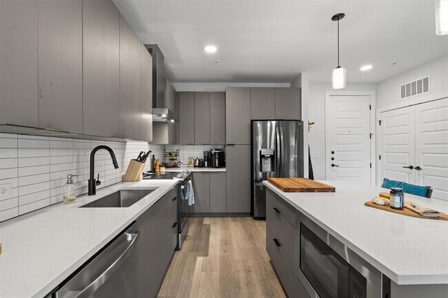 Building Photo - 2220 Webberville Rd