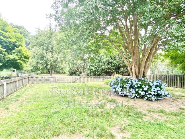 Building Photo - 443 Sonora Dr