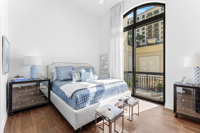 Building Photo - 701 S Olive Ave