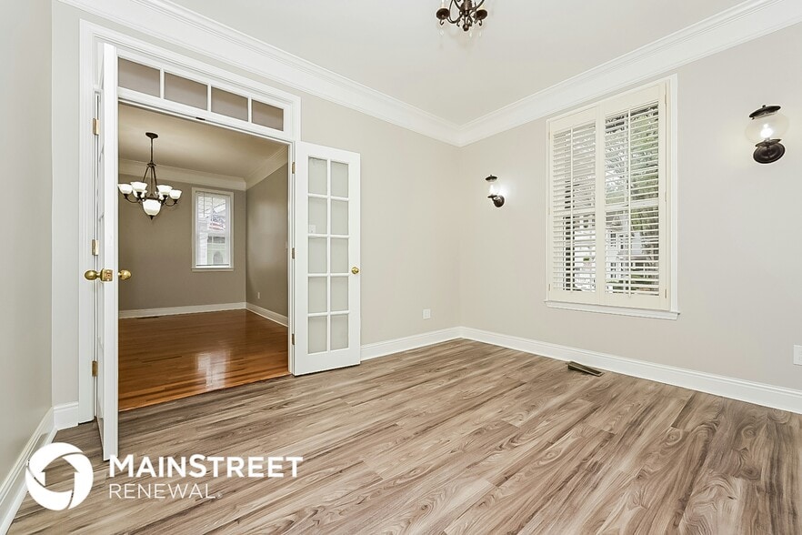 Building Photo - 107 Denham Square