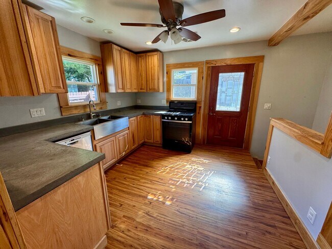Building Photo - Single Family Home in Edgerton, WI