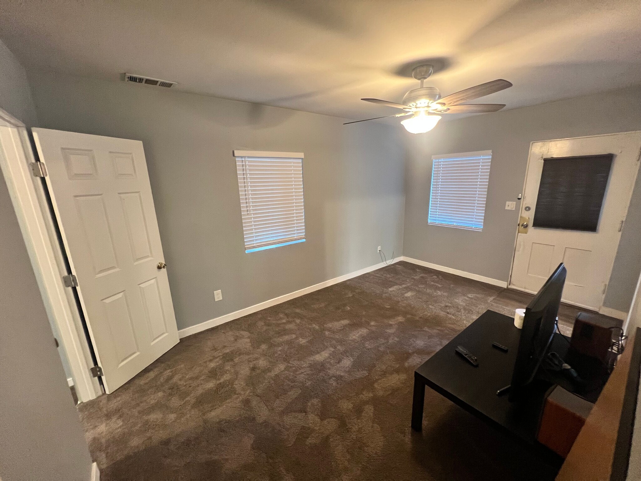 Living room - 533 N 6th st
