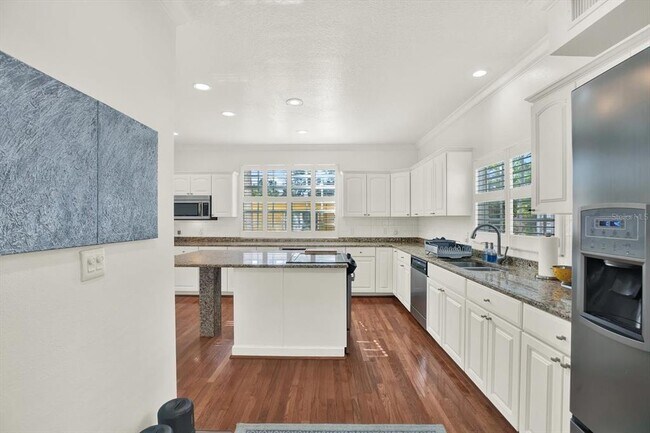 Building Photo - 3006 W Julia St