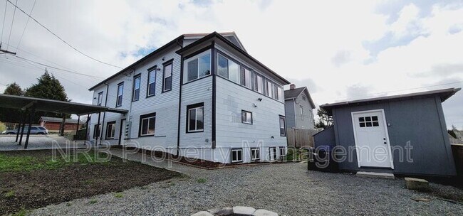 Building Photo - 3216 E Roosevelt Ave