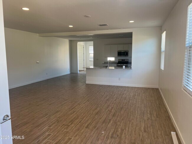 Building Photo - 456 E Shellie Ct