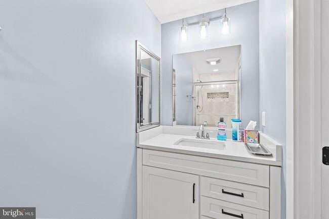 Building Photo - 46564 Hampshire Station Dr