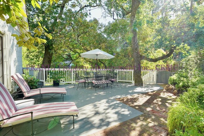Building Photo - 3-Bedroom, 3-Bath Home with Expansive View...