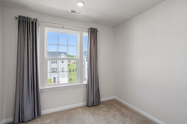 Building Photo - 915 Romeria Dr