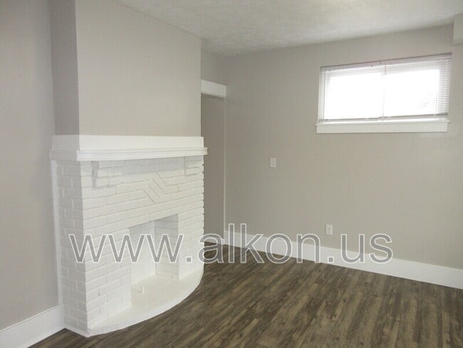 Building Photo - 302 W Virginia Ave