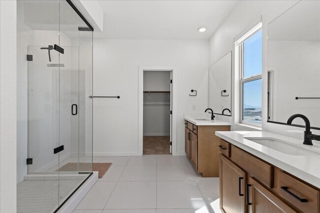 Building Photo - 10489 Mountain Aster Ave