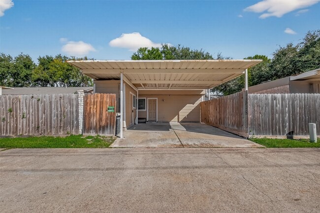 Building Photo - 13175 Clarewood Dr