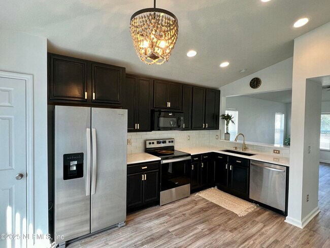 Building Photo - 469 Monet Ave