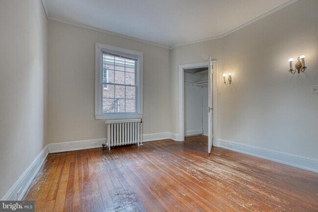 Building Photo - 101 W 39th St