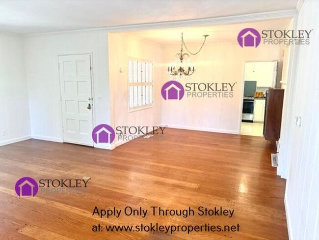 Building Photo - 2234 Oakvale Rd