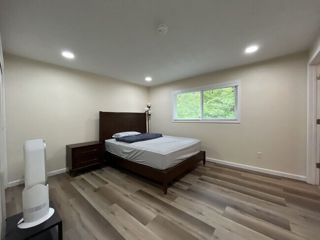 Building Photo - Three-Bedroom Home Near Nike Campus with Bonus Room, Large Deck & Two-Car Garage