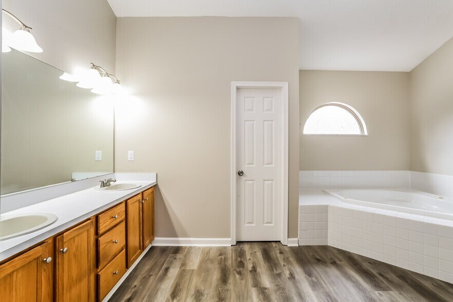 Building Photo - 5815 Castleknock Rd