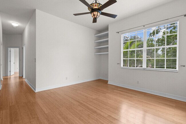 Building Photo - 4930 Bonsai Cir
