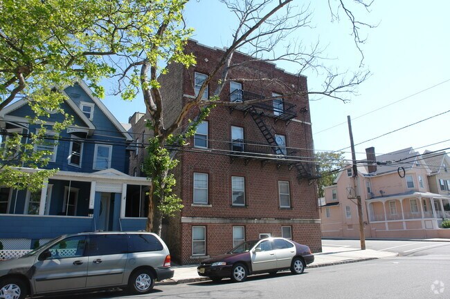 Primary Photo - 213 State St
