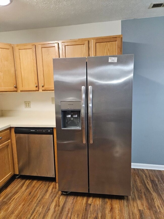 Building Photo - 104 Bitter Sweet Rd