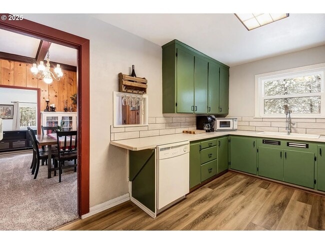 Building Photo - Charming Historic 2 Bed Home + Bonus Room ...