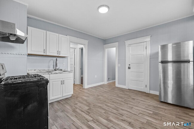 Building Photo - 292 W Ivy St