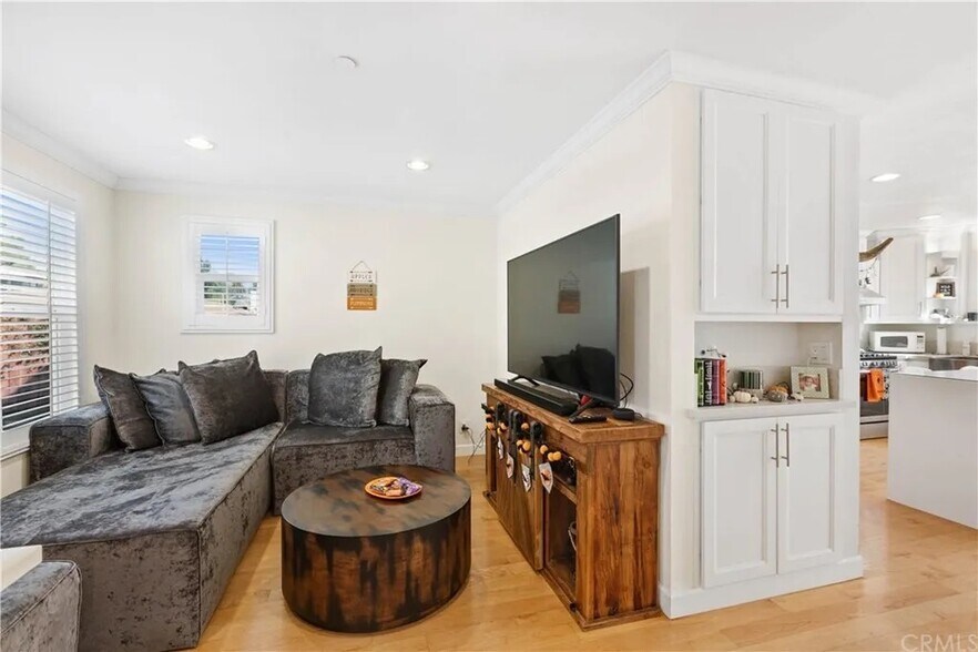 Living Room - 37 E Howard St