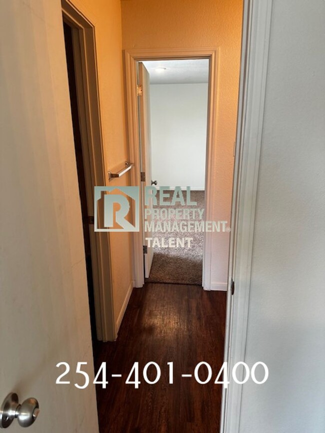 Building Photo - Charming 3-Bedroom, 2.5-Bathroom Duplex in...