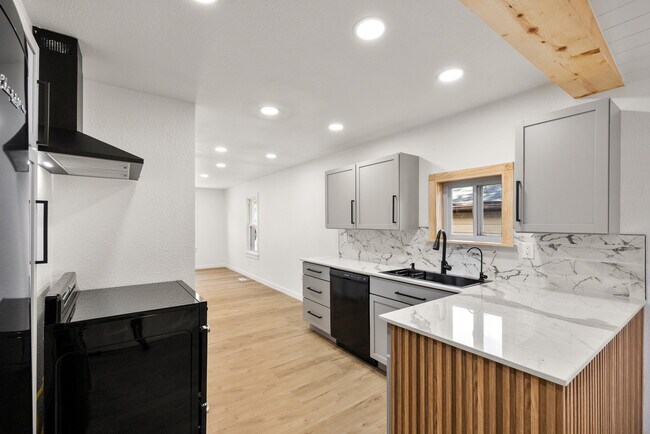 Building Photo - 11259 Chapp Ave