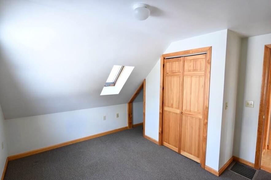 Building Photo - 321 Christian Hill Rd