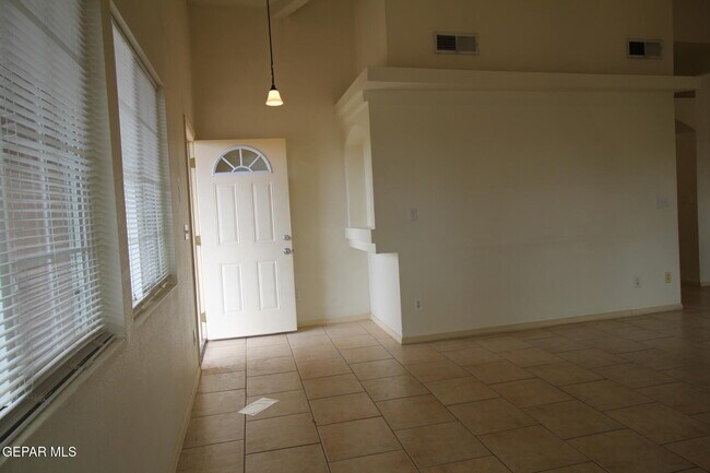 Building Photo - 456 Passmore Rd
