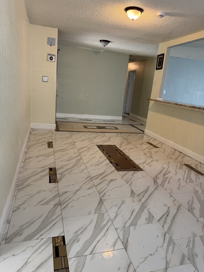 Building Photo - Tracy 4 Bedroom 2 Bathroom Home with a pool