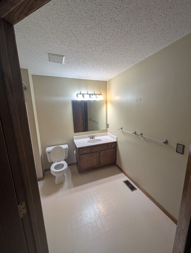Building Photo - 2583 Bedford Ct