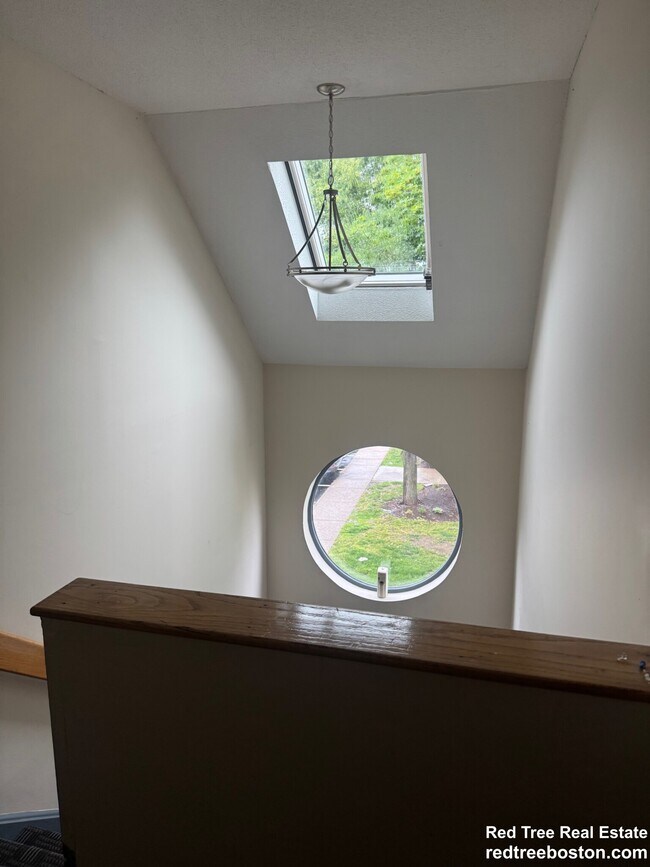 Building Photo - 146 N Beacon St